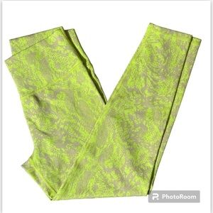 Sweaty Betty Flatter Me Jacquard 7/8 Workout
Leggings medium